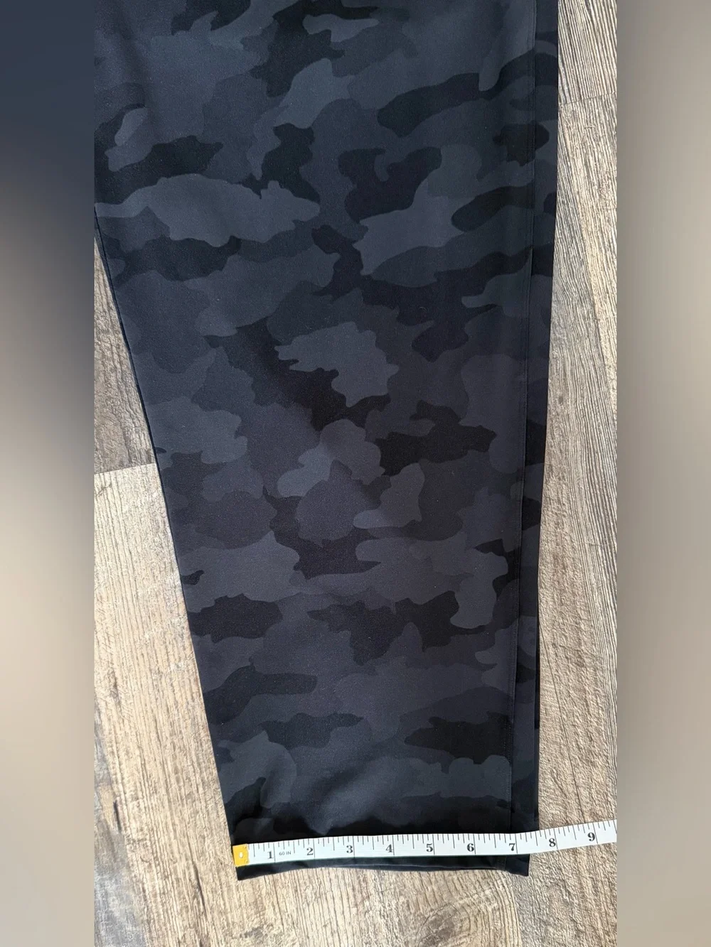Lululemon Women’s Size 10 High Rise Crop Pull On Black Camo Straight Leg Pant